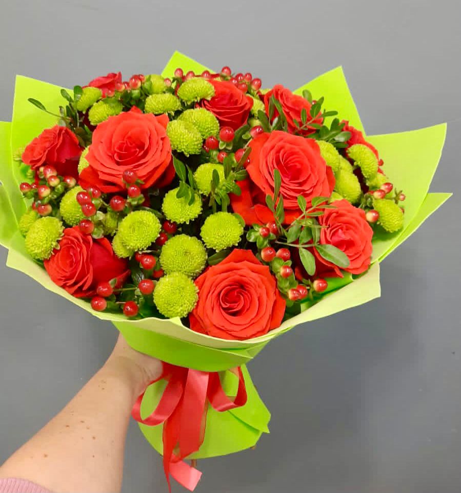 Букет цветов из: Хризантемы и Розы в Беседы