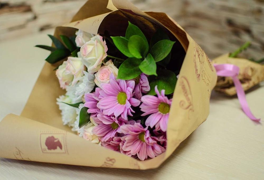 Букет цветов из: Розы и Хризантемы в Беседы