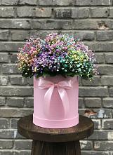 Цветочная композиция из Гипсофила и Розы в шляпной коробке в Беседы