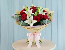 Букет цветов из:  Лилии и Розы в Беседы