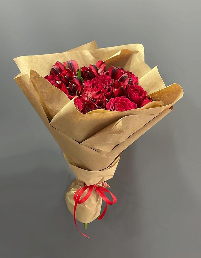 Букет цветов из: Альстромерии и Розы в Беседы