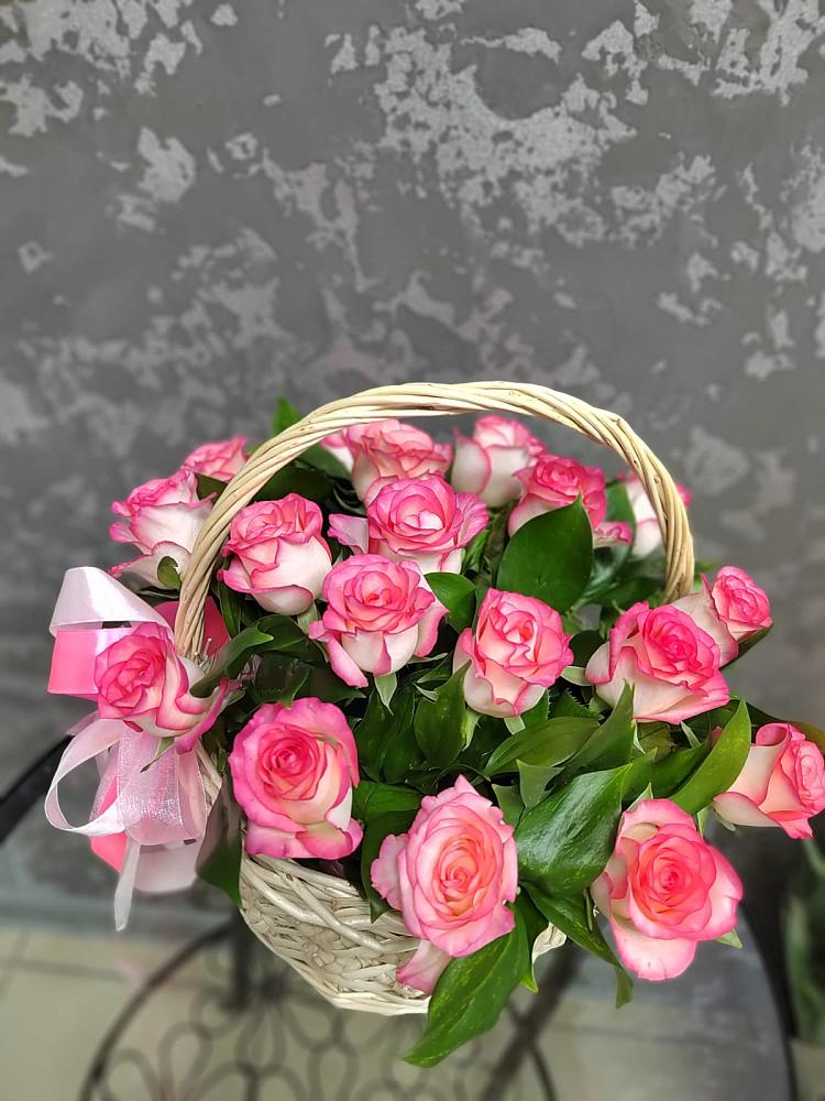 Цветочная композиция из Розы в корзине в Беседы