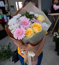 Букет цветов из:  Герберы, Розы и Хризантемы в Беседы
