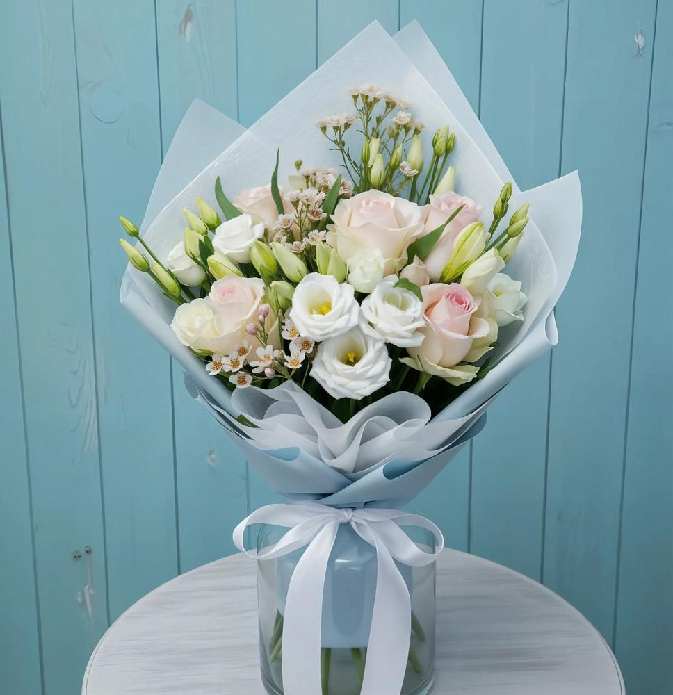 Букет цветов из: Розы и Лизиантусы в Беседы