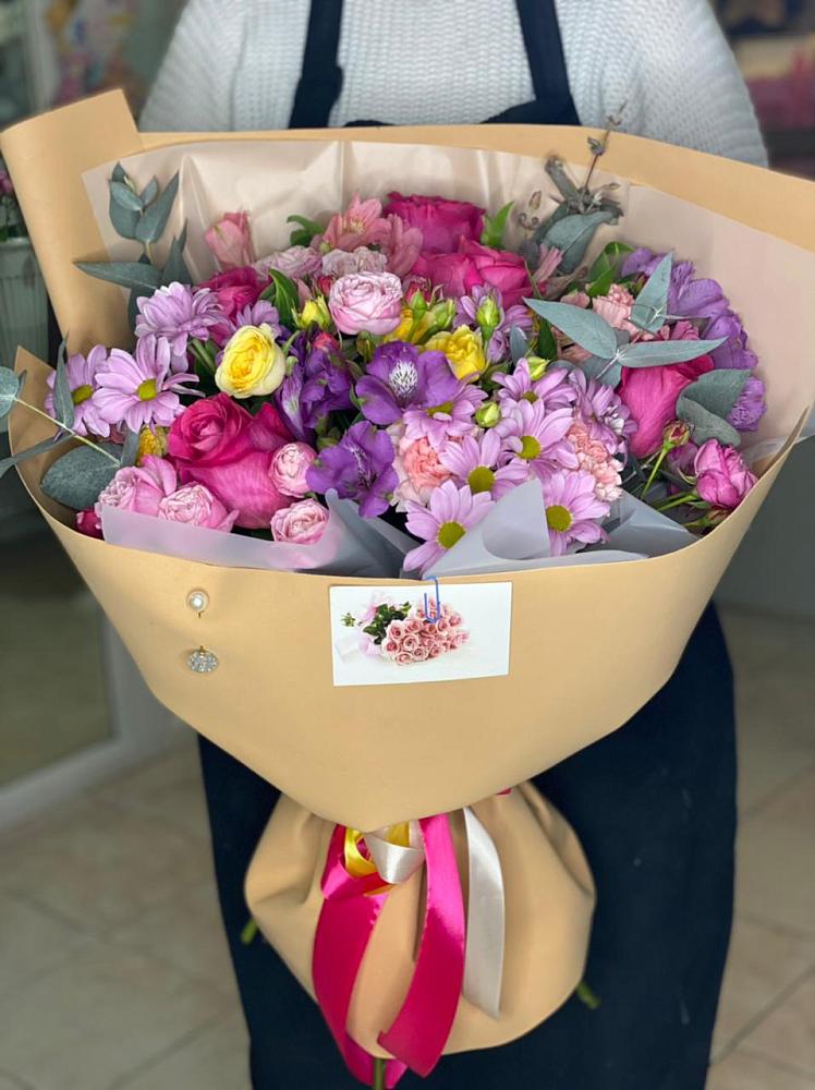 Букет цветов из: Хризантемы, Гвоздики и Альстромерии в Беседы