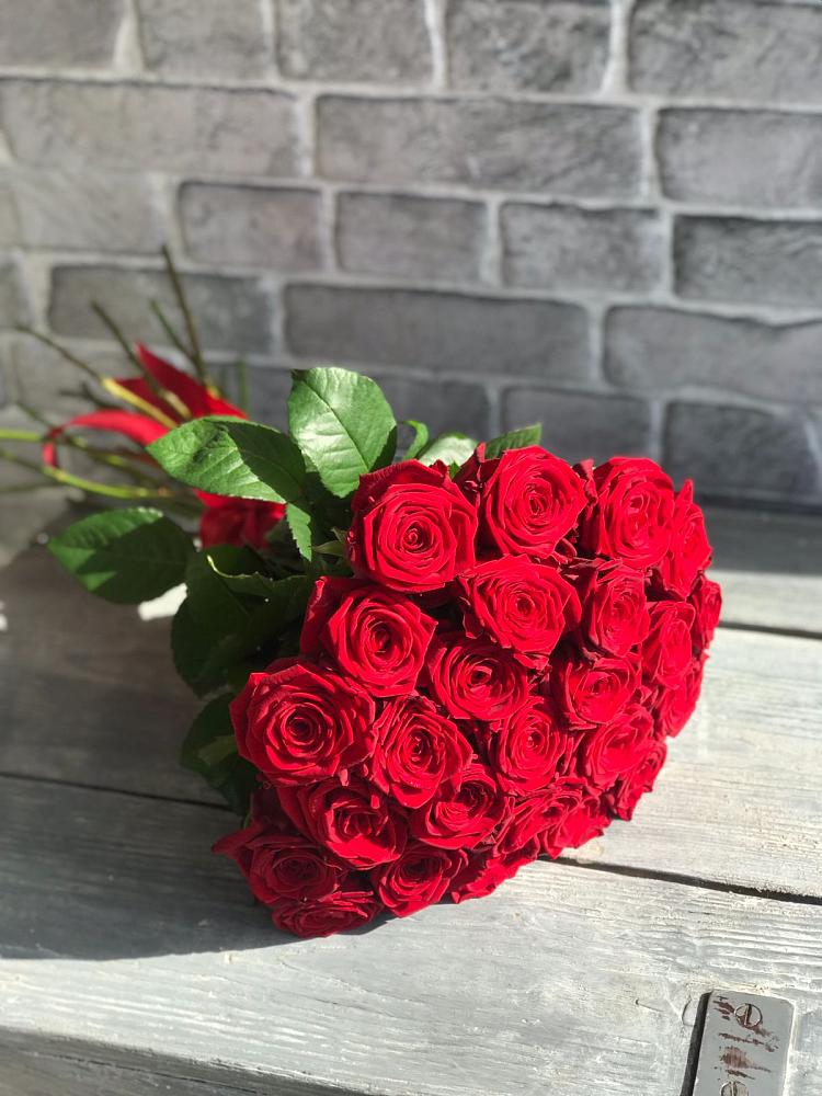 Букет Красные розы Фридом в Беседы