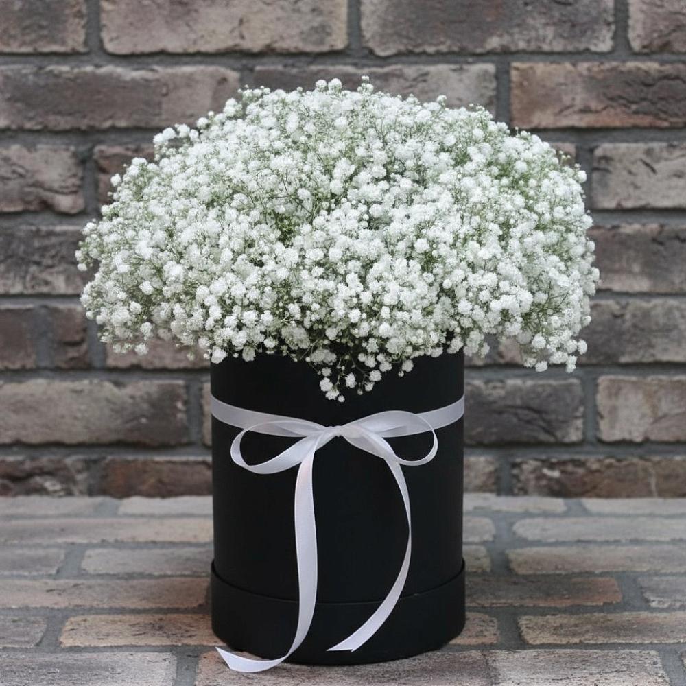 Цветочная композиция из Гипсофила в шляпной коробке в Беседы