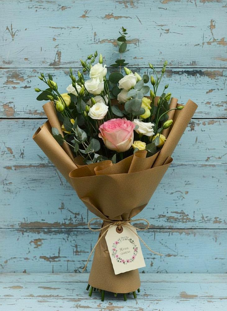 Букет цветов из: Розы и Лизиантусы в Беседы