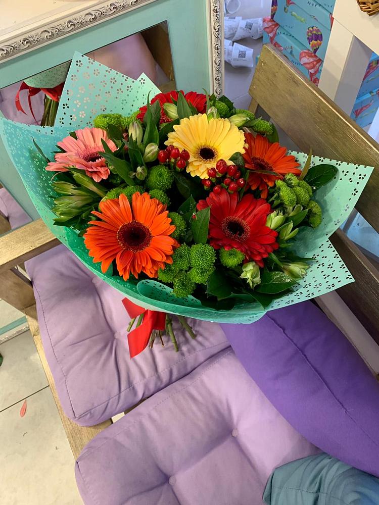 Букет цветов из: Герберы, Хризантемы и Альстромерии в Беседы