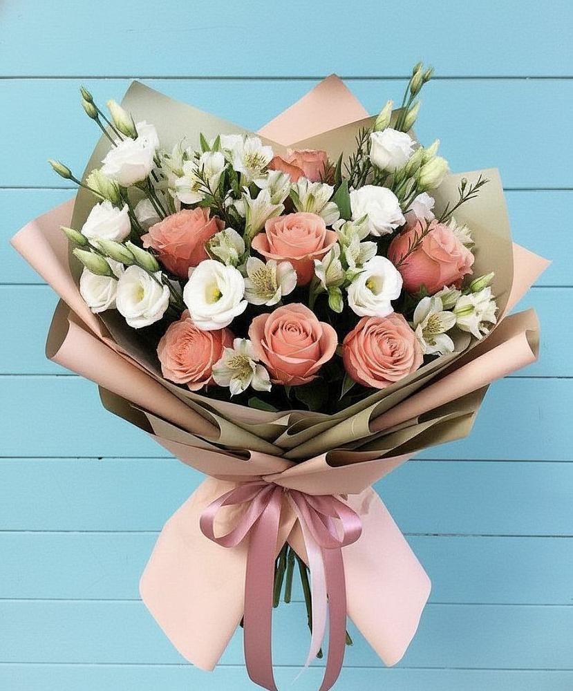 Букет цветов из: Розы, Альстромерии и Лизиантусы в Беседы