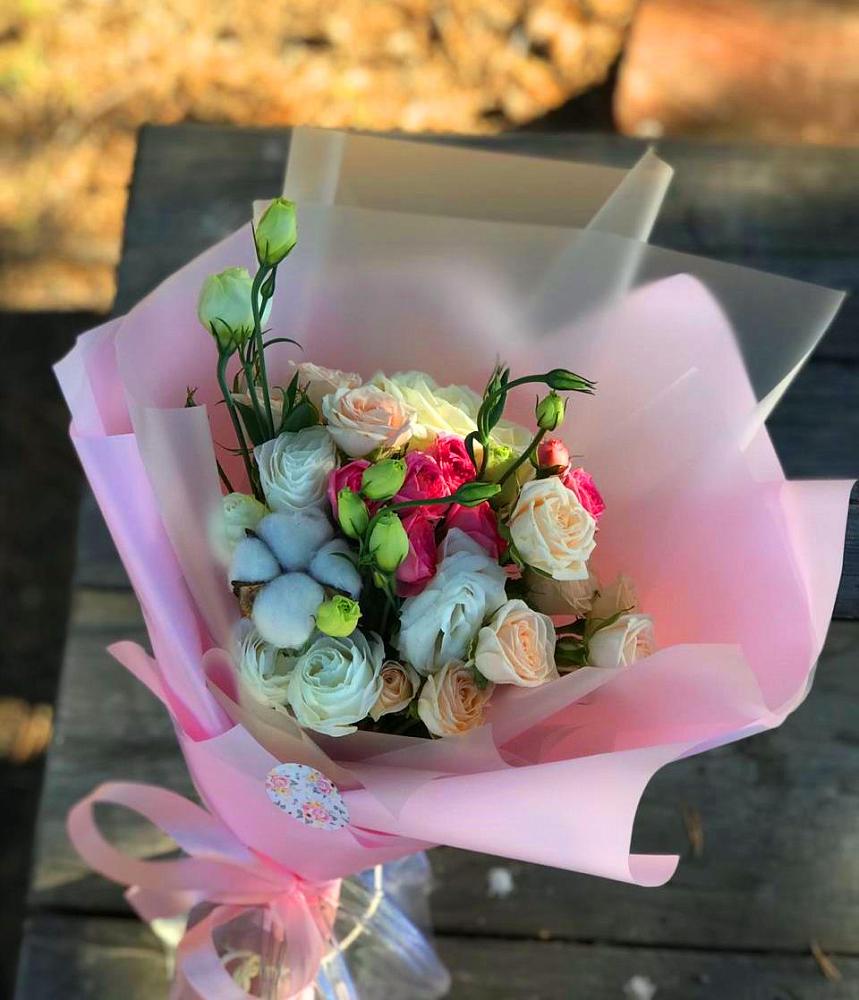 Букет цветов из: Розы и Лизиантусы в Беседы