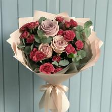 Букет цветов из:  Гвоздики и Розы в Беседы