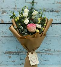 Букет цветов из:  Розы и Лизиантусы в Беседы