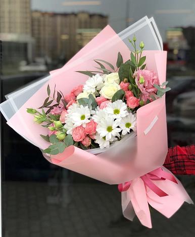 Букет цветов из: Розы, Лизиантусы и Хризантемы в Беседы