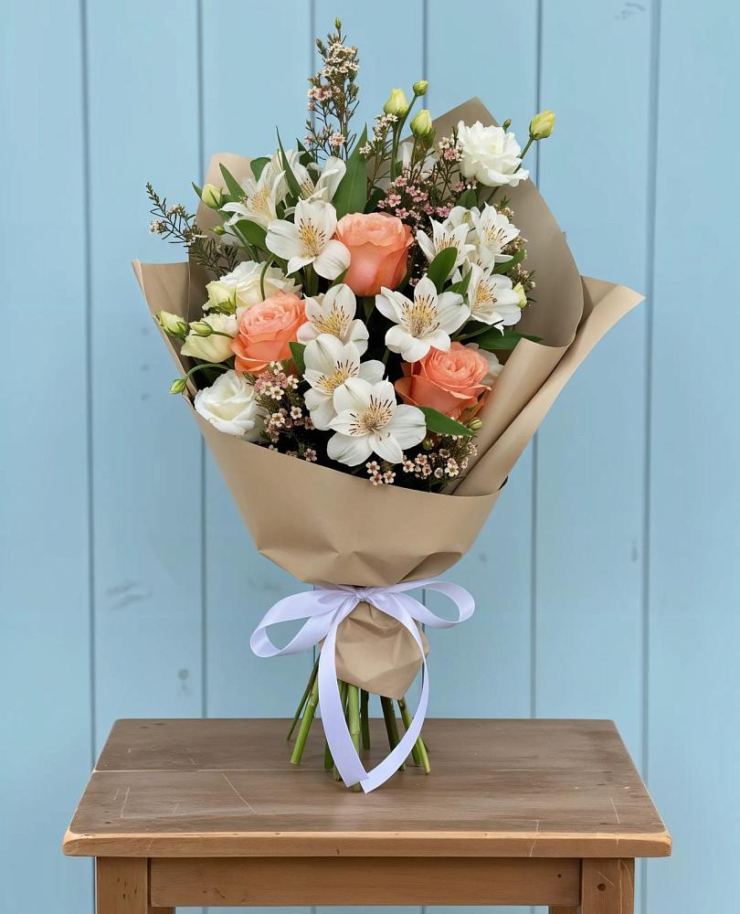 Букет цветов из: Альстромерии, Лизиантусы, Розы и Хризантемы в Беседы
